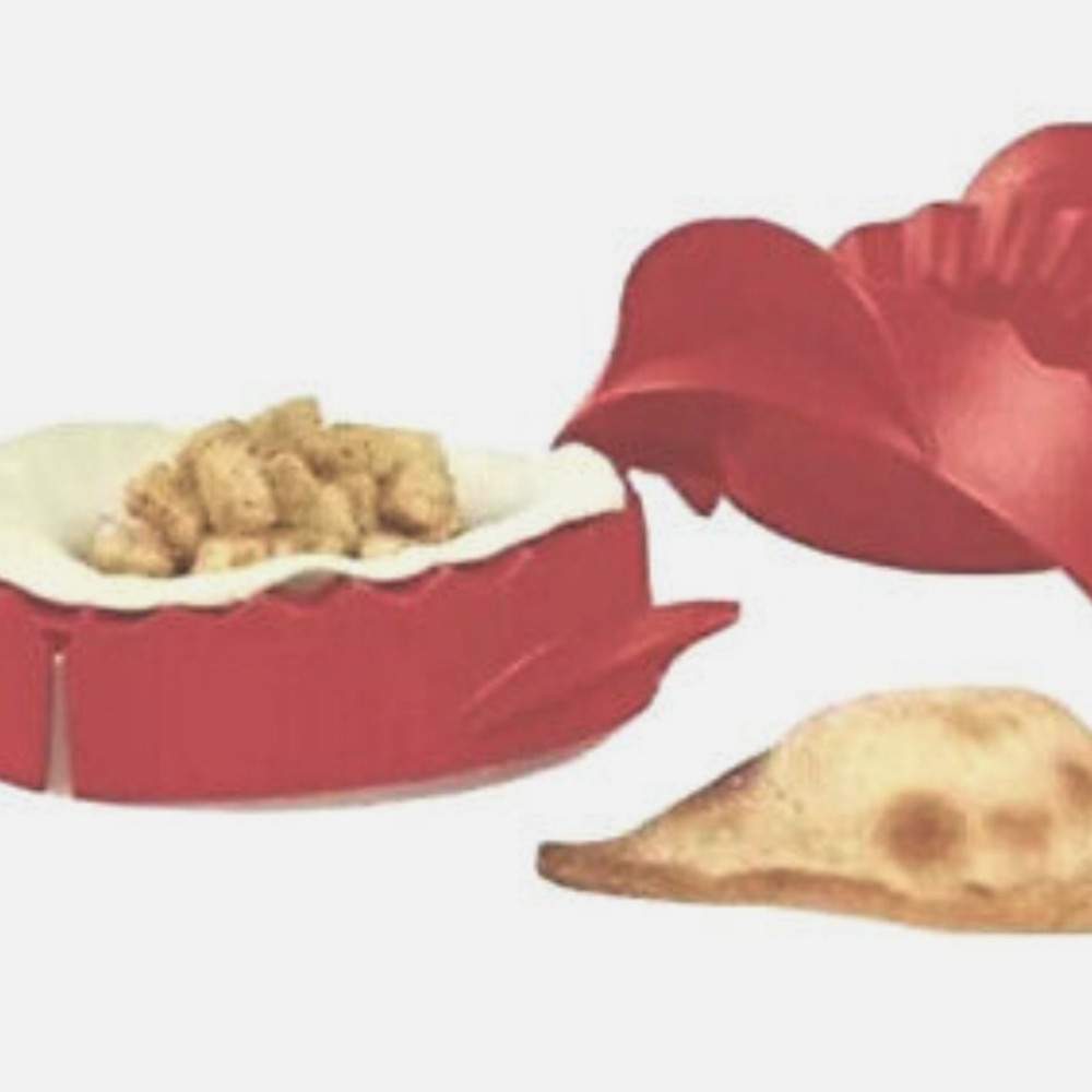 NEW Tupperware Set Turnover maker